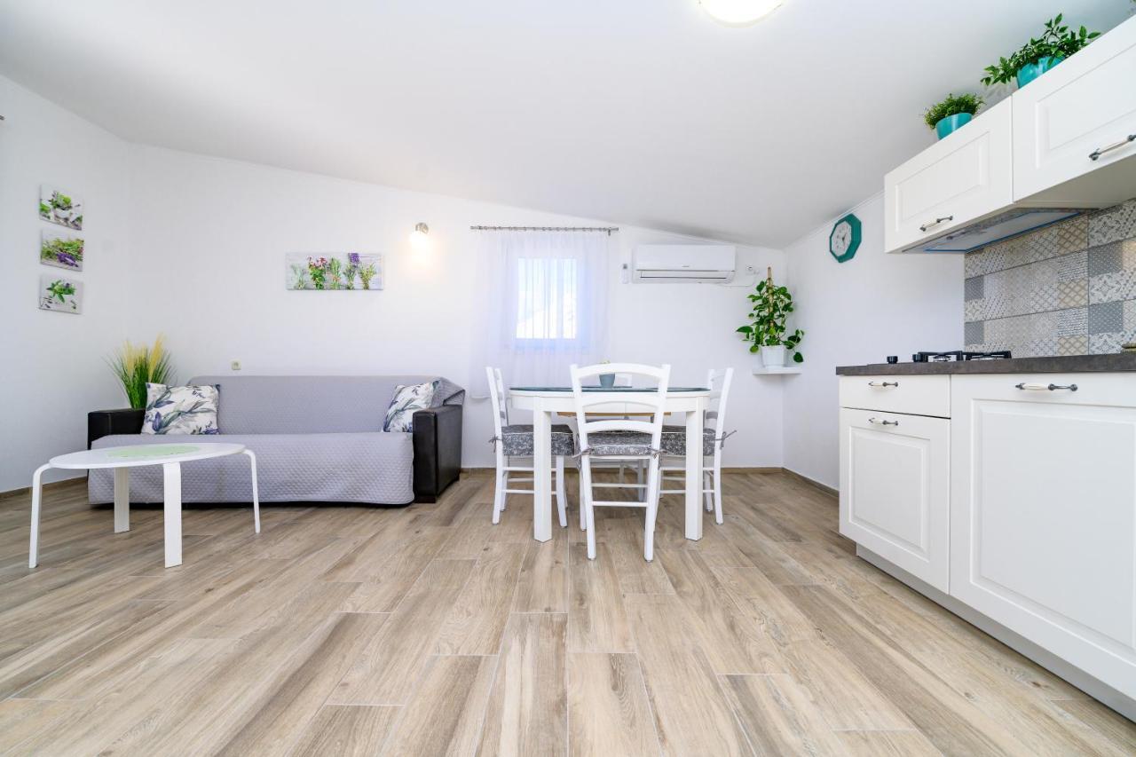 Krcina Holiday Home Црес Экстерьер фото