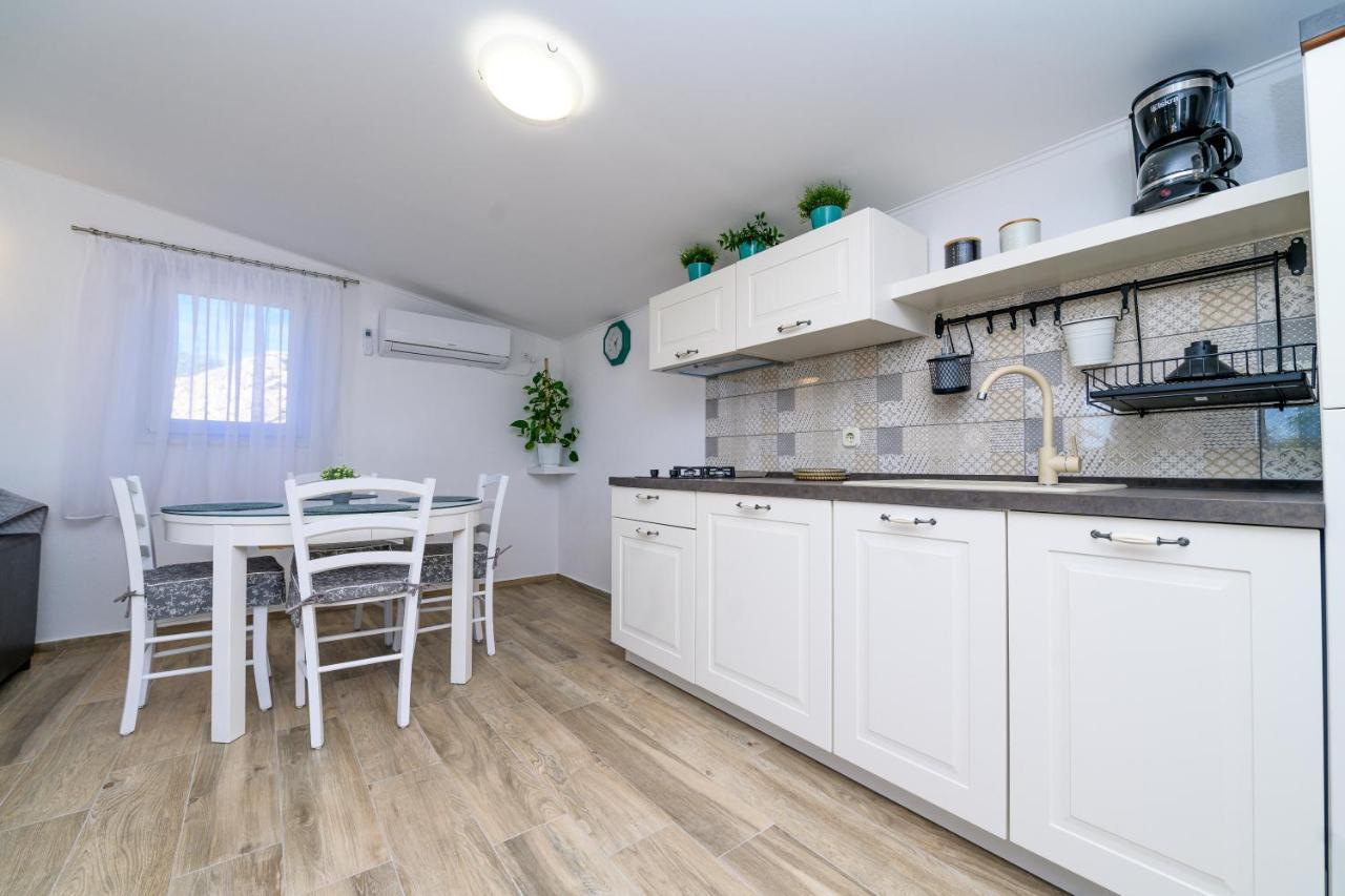 Krcina Holiday Home Црес Экстерьер фото